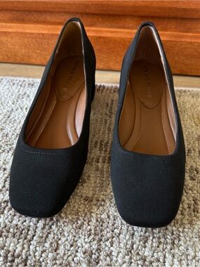 Donald Pliner Drew Low Heel Pump In Black Crepe Elastic